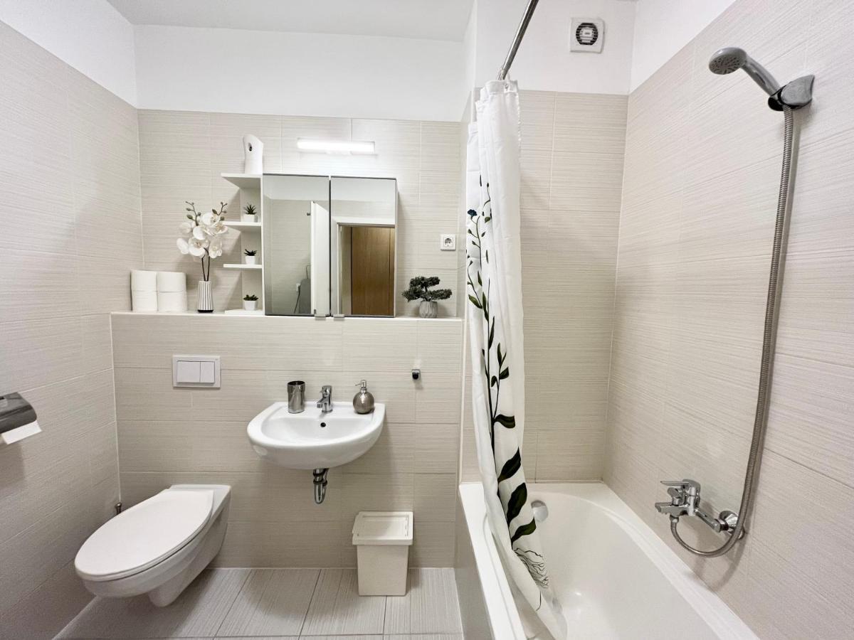 The Prince'S Neighbour Apartment Budapest With Free Garage Eksteriør bilde